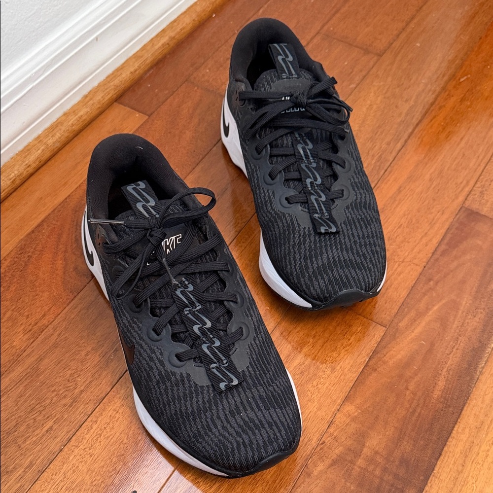 Nike Black and White Running Shoes